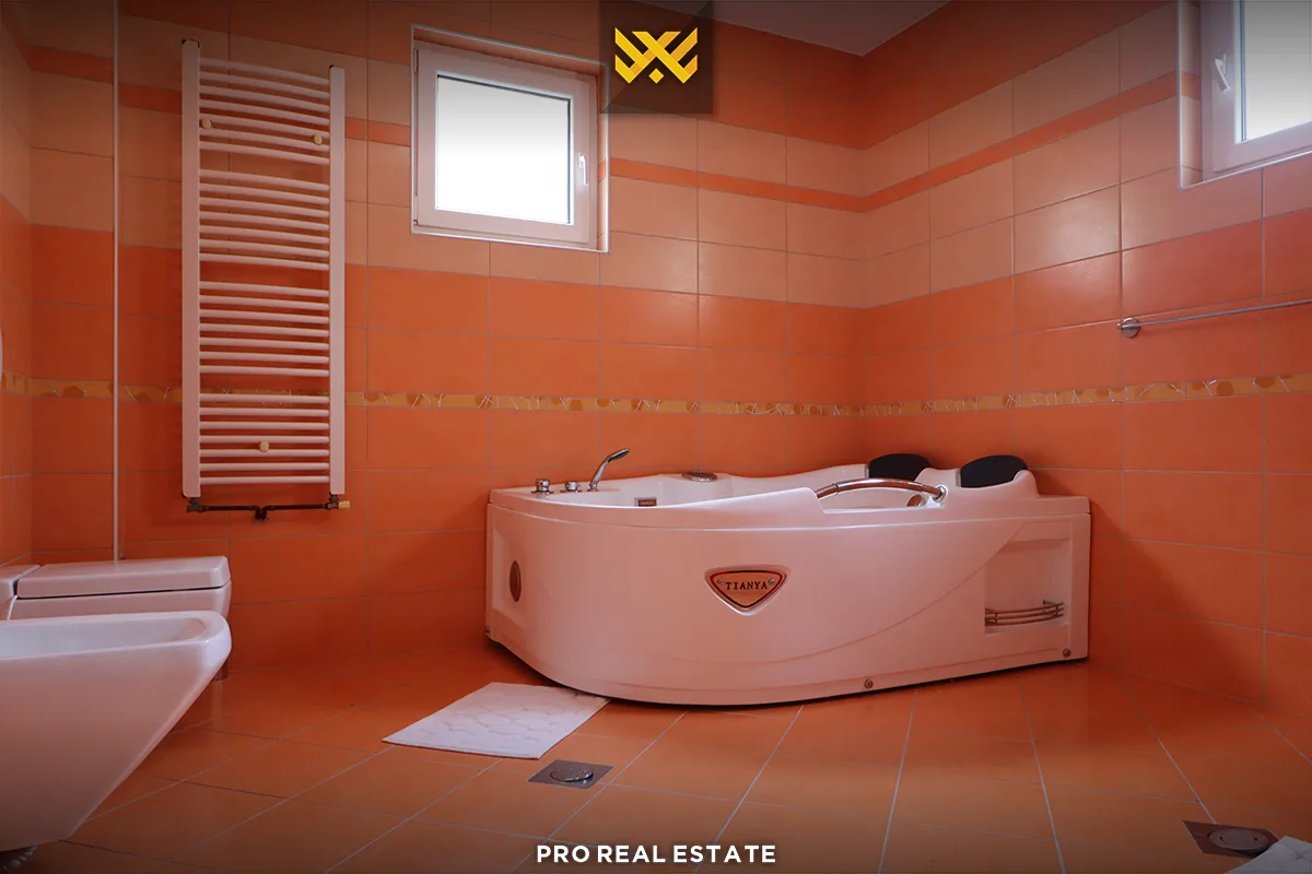 Shtëpi 497m² për #SHITJE në Veternik.