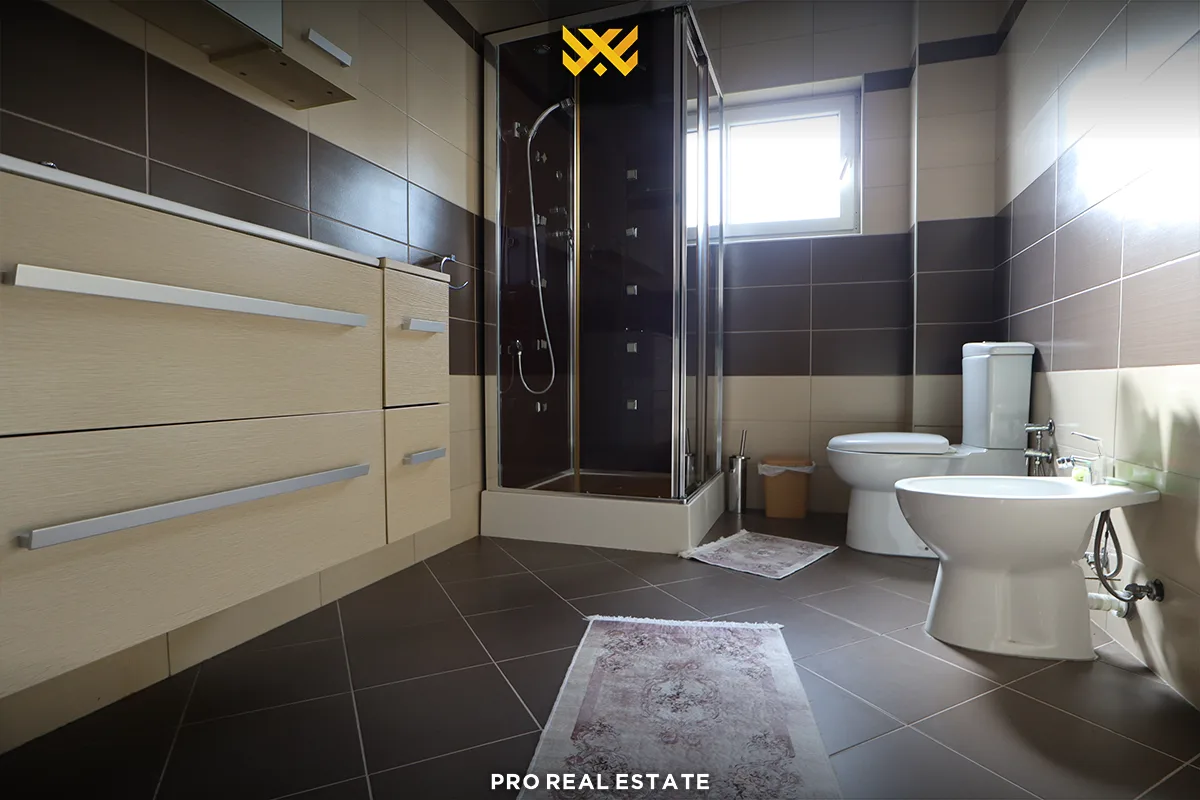 Shtëpi 497m² për #SHITJE në Veternik.