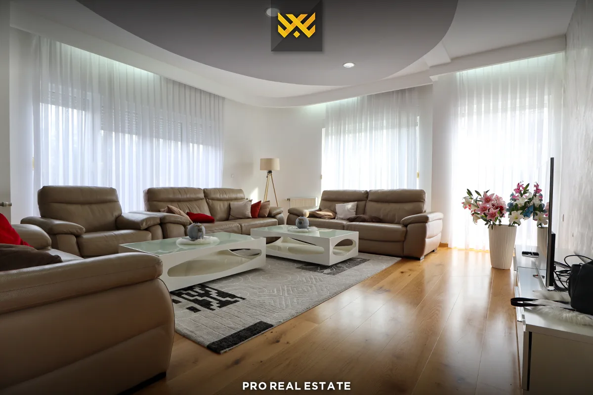 Shtëpi 497m² për #SHITJE në Veternik.