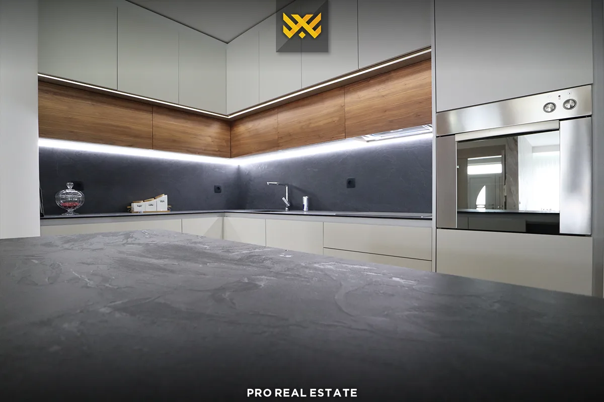 Shtëpi 497m² për #SHITJE në Veternik.