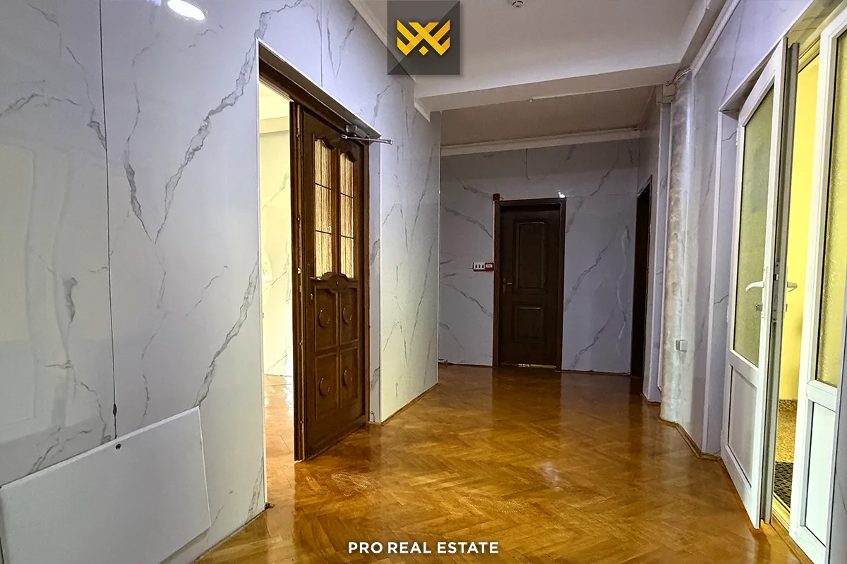 Shtëpi / Zyrë 275m² me #QIRA në Pejton