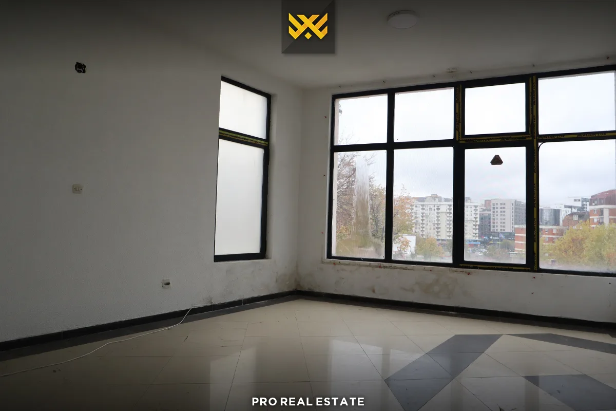 Lokal-Zyre 400m² me #QIRA në Bregun e Diellit.