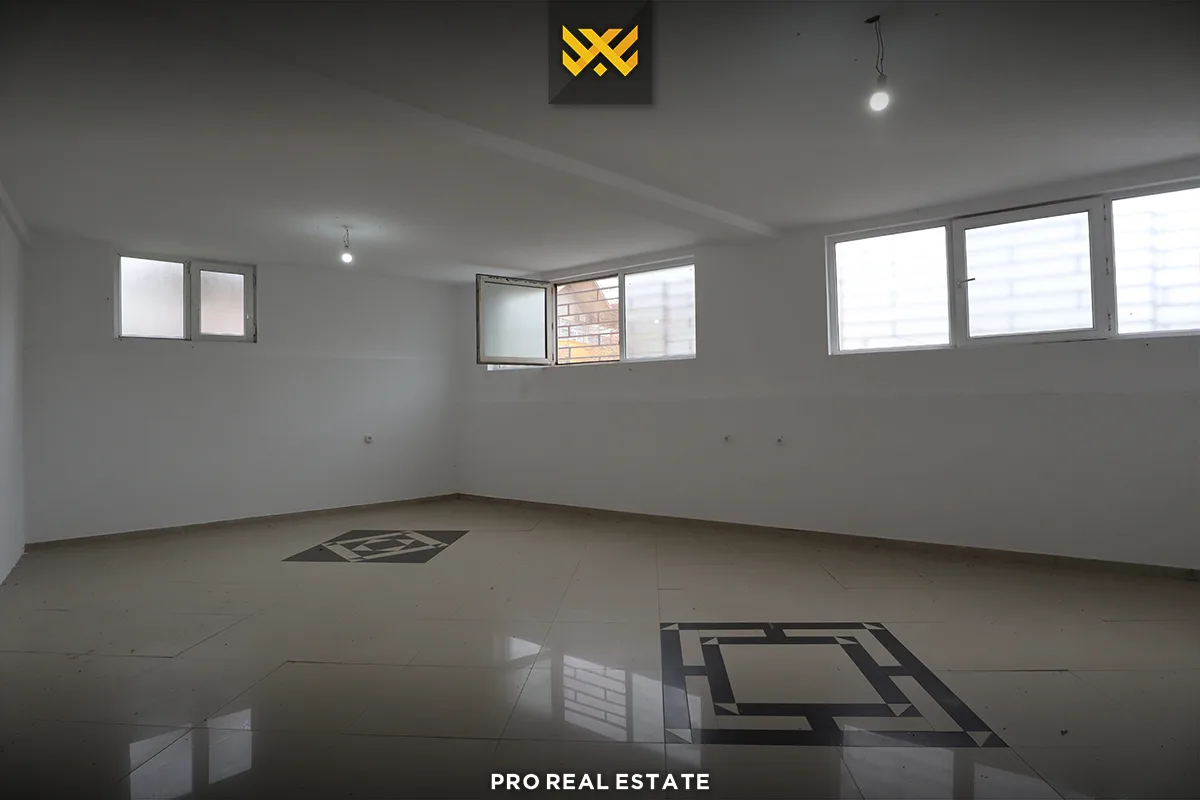 Lokal-Zyre 400m² me #QIRA në Bregun e Diellit.