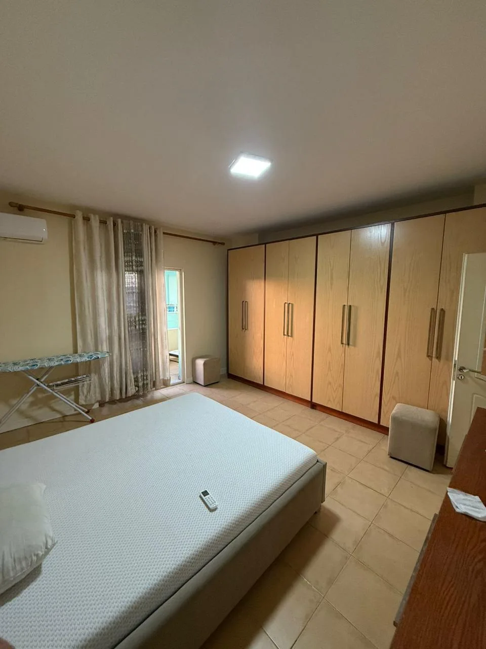 Apartament me qera 2+1 tek Komuna e Parisit (ID B2201373) Tirane.