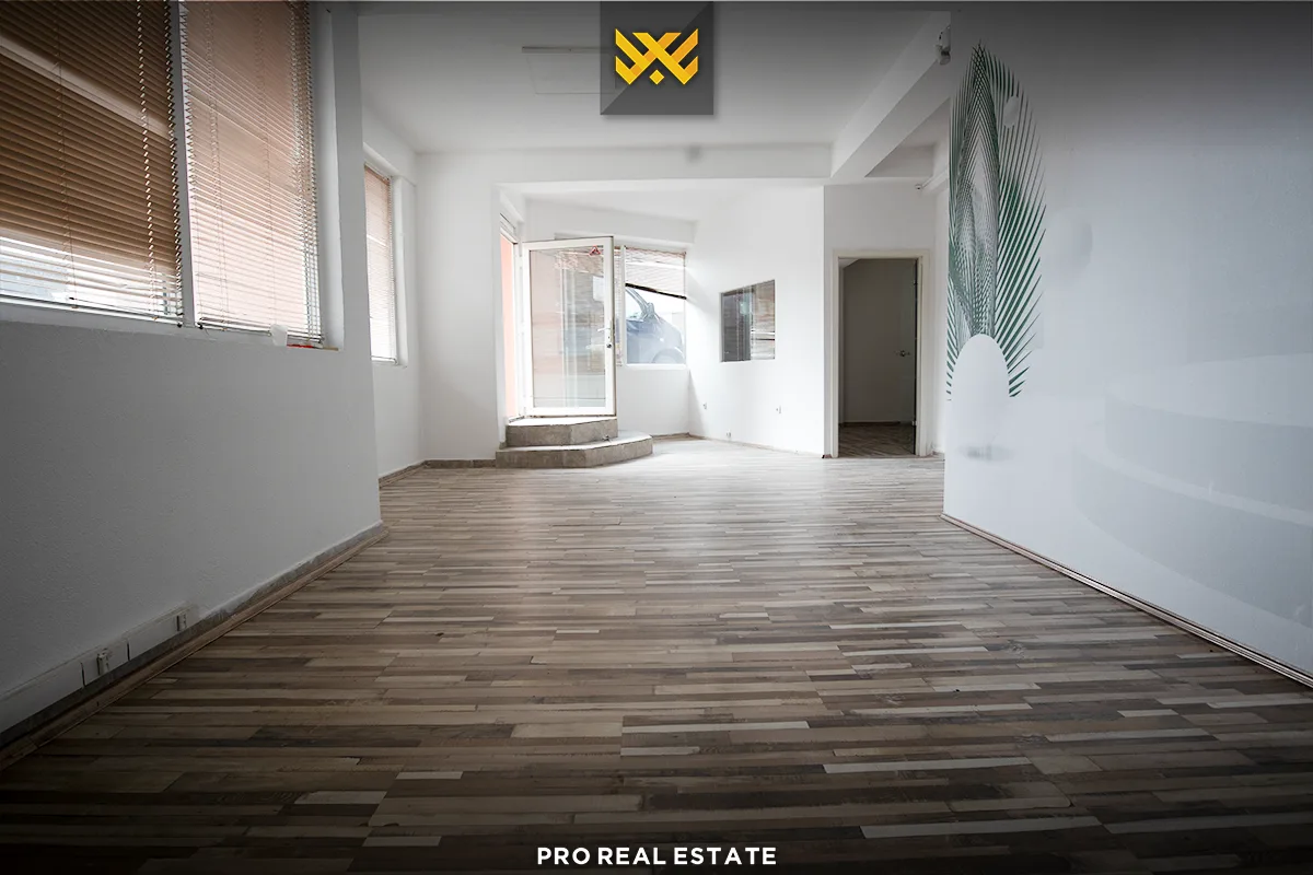 Lokal 150m² me #QIRA në Bregun e Diellit.