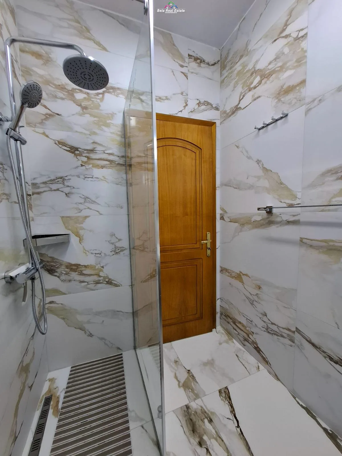 Apartament Me Qera 1+1 Tek Komuna e Parisit (ID B2101067) Tirane.