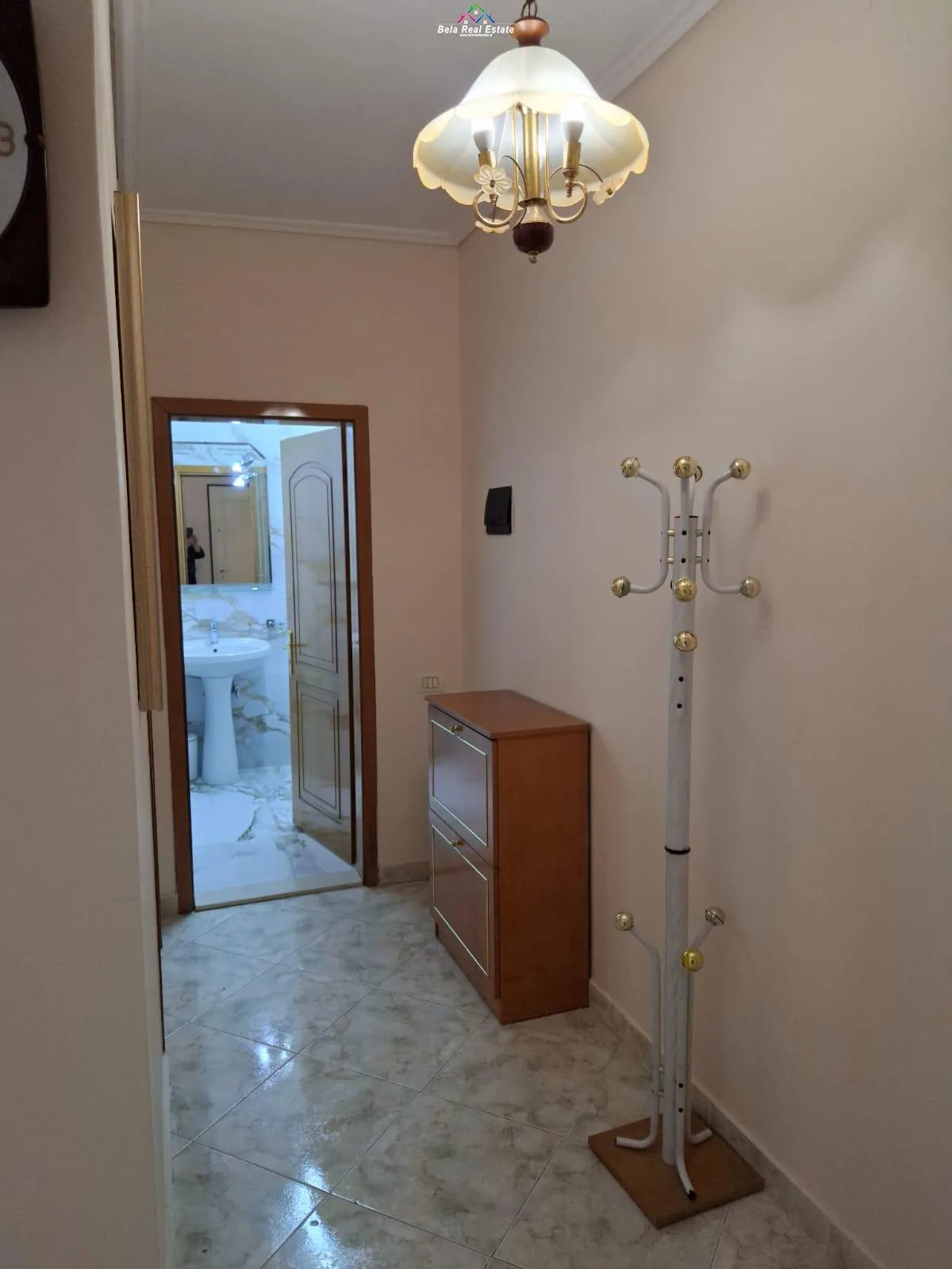 Apartament Me Qera 1+1 Tek Komuna e Parisit (ID B2101067) Tirane.