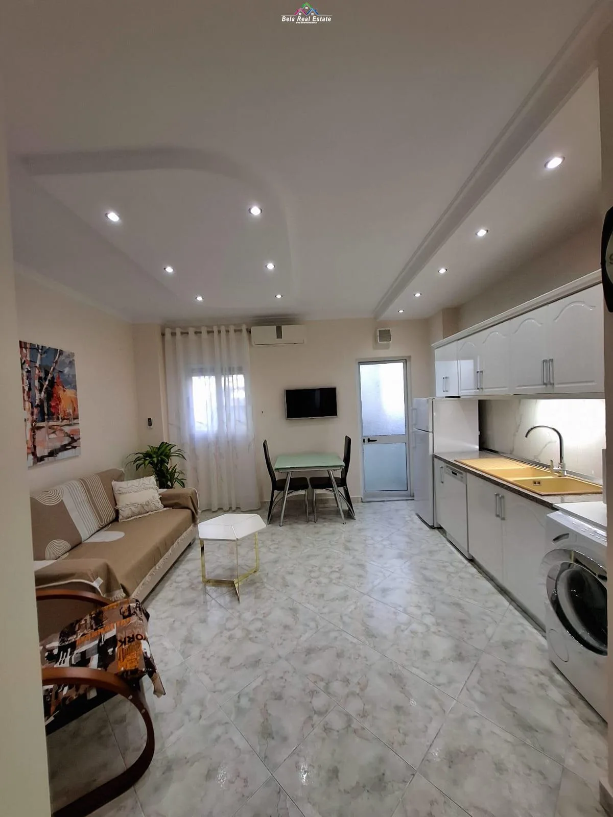 Apartament Me Qera 1+1 Tek Komuna e Parisit (ID B2101067) Tirane.