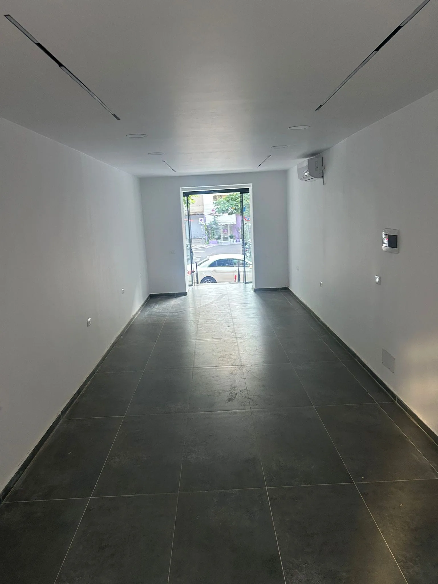 Dyqan Me Qera Tek Rruga E Barrikadave (ID BD21718) Tirane