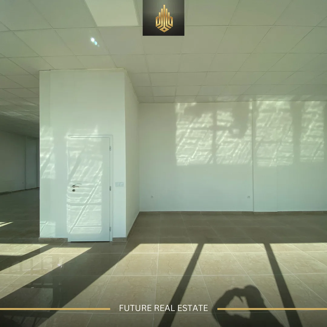 Lokal me QERA/130m²