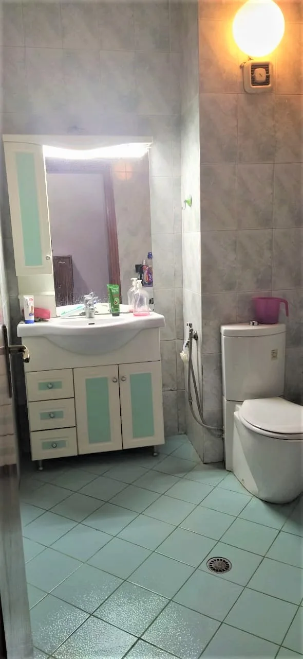 Jepet me qira apartament 2+1 tek rruga fortuzi, tiranë