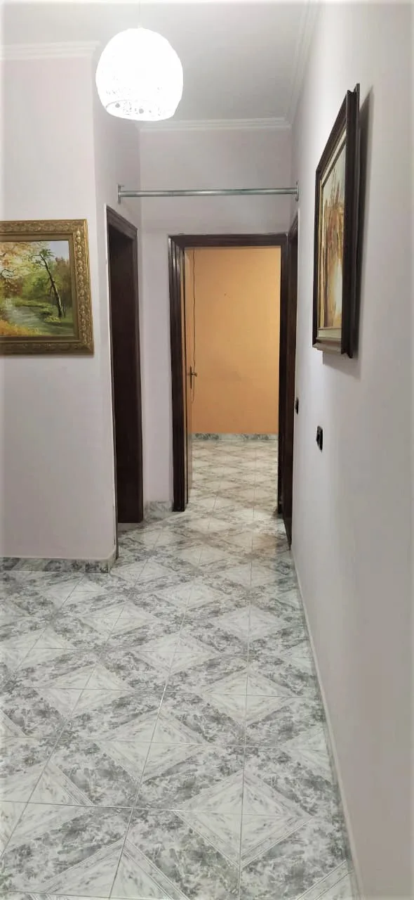 Jepet me qira apartament 2+1 tek rruga fortuzi, tiranë
