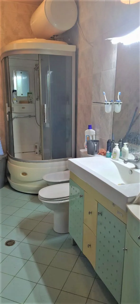 Jepet me qira apartament 2+1 tek rruga fortuzi, tiranë