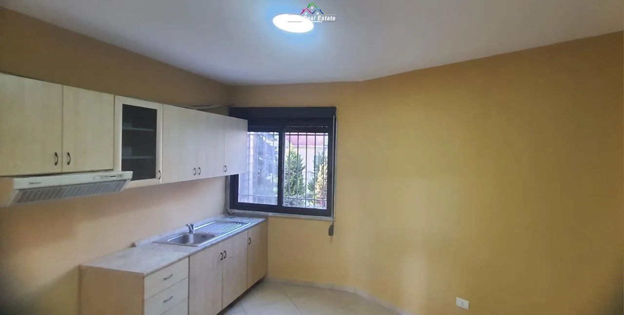 Zyre Me Qera Ne Qender (ID BZ2442)Tirane