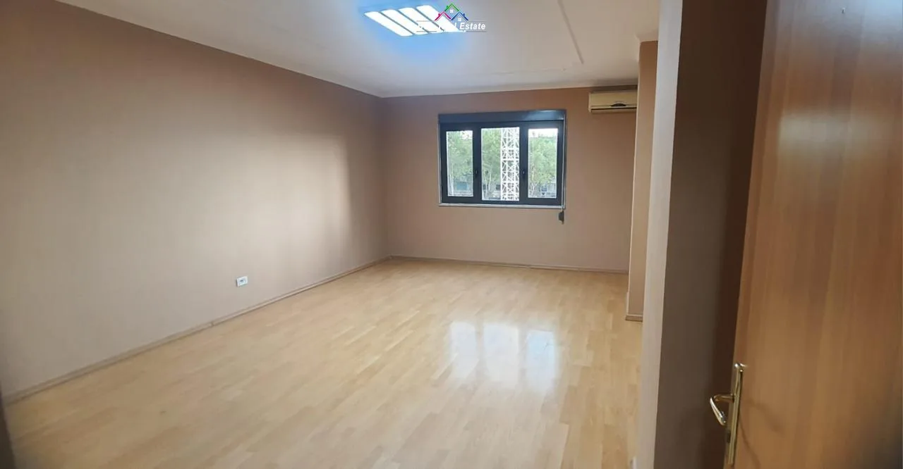 Zyre Me Qera Ne Qender (ID BZ2442)Tirane