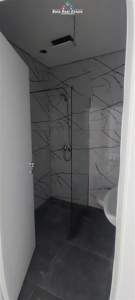 Zyre me qera 2+1+Post Parkimi Tek Lake View (ID BZ2399) Tirane