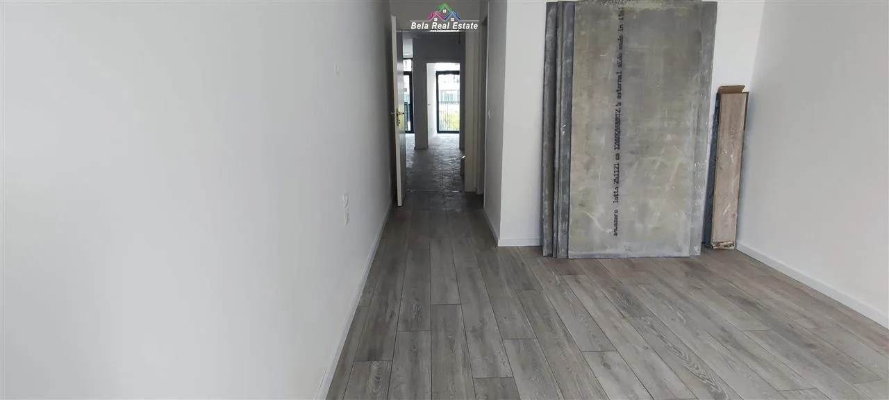 Zyre me qera 2+1+Post Parkimi Tek Lake View (ID BZ2399) Tirane