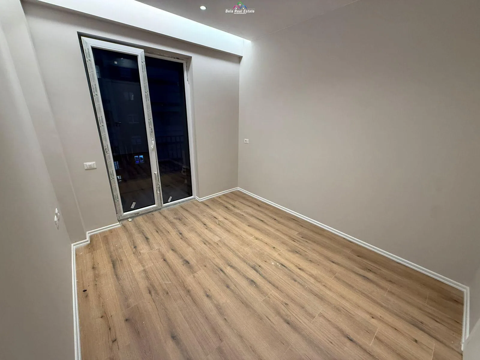 Zyre Me Qera 2+1 Tek Komuna e Parisit (ID BZ2814) Tirane
