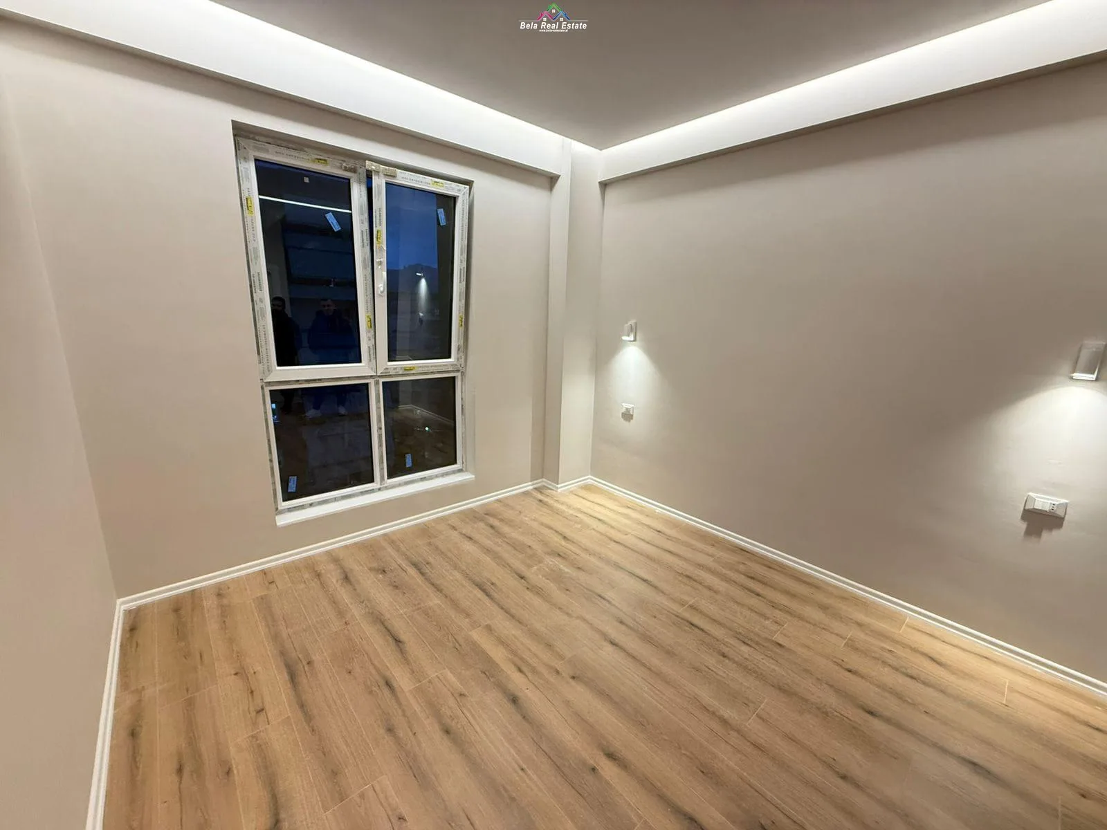 Zyre Me Qera 2+1 Tek Komuna e Parisit (ID BZ2814) Tirane