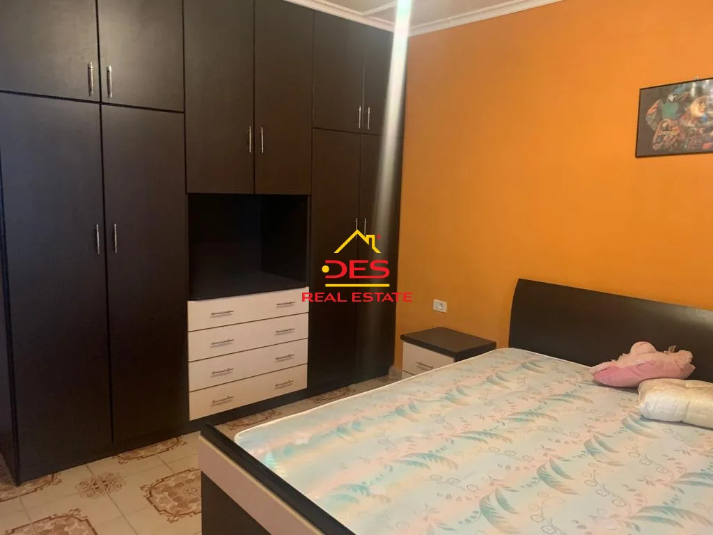 Shitet apartament 1+1 i mobiluar , elbasan.