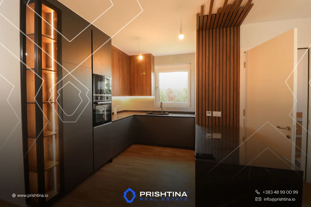 Shtëpi me qira 200m² në Veternik