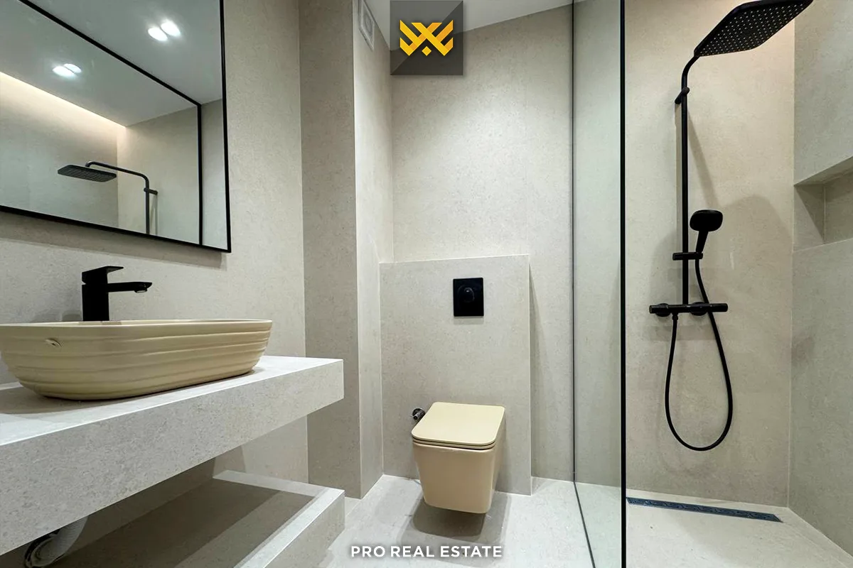 Banesë / Zyrë 120m² me #QIRA në Lakrishtë