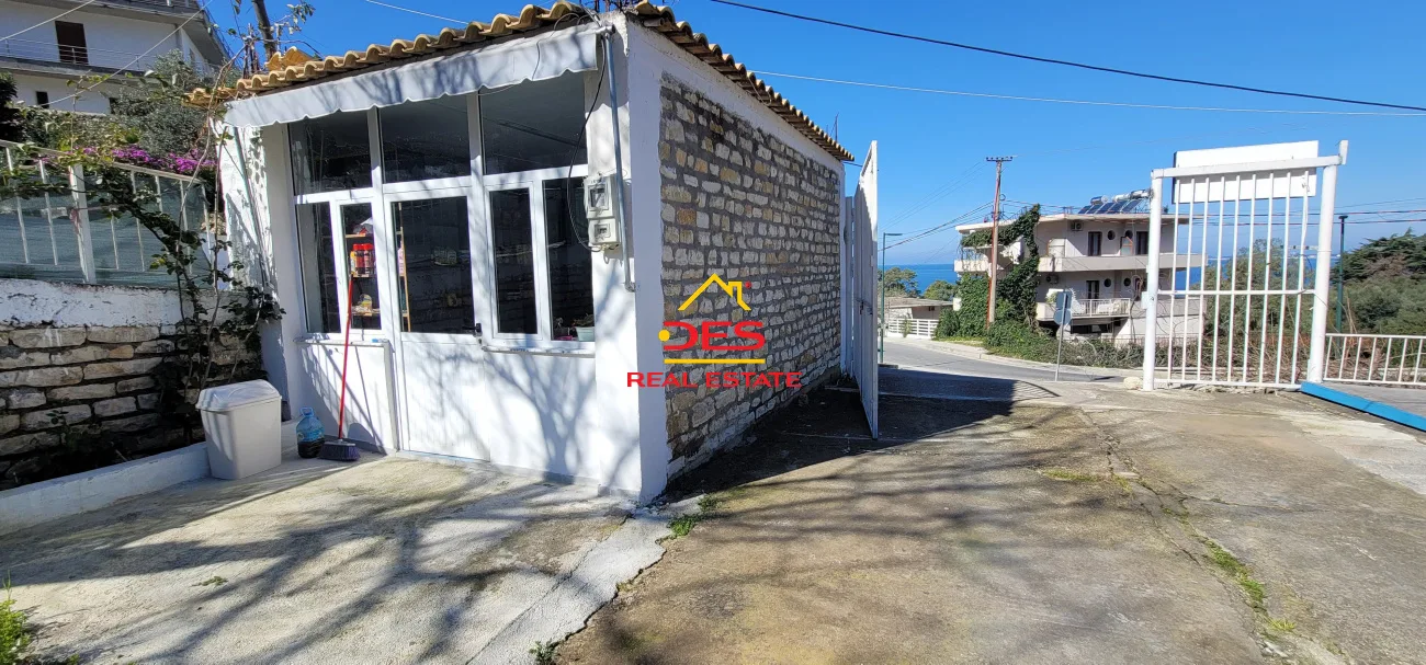 Jepen dhoma plazhi me qira në ujë të ftohtë + minimarket ,vlorë