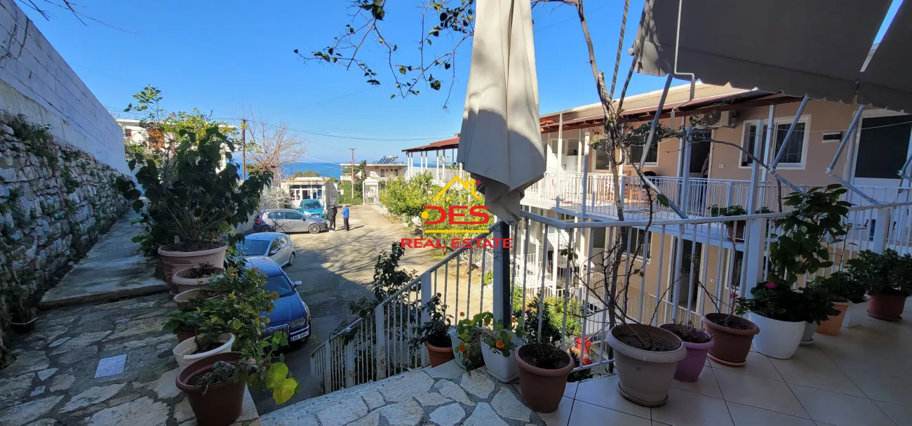 Jepen dhoma plazhi me qira në ujë të ftohtë + minimarket ,vlorë