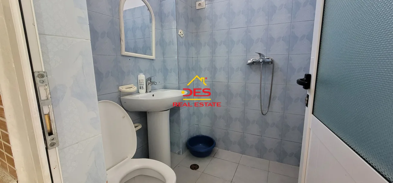 Jepen dhoma plazhi me qira në ujë të ftohtë + minimarket ,vlorë