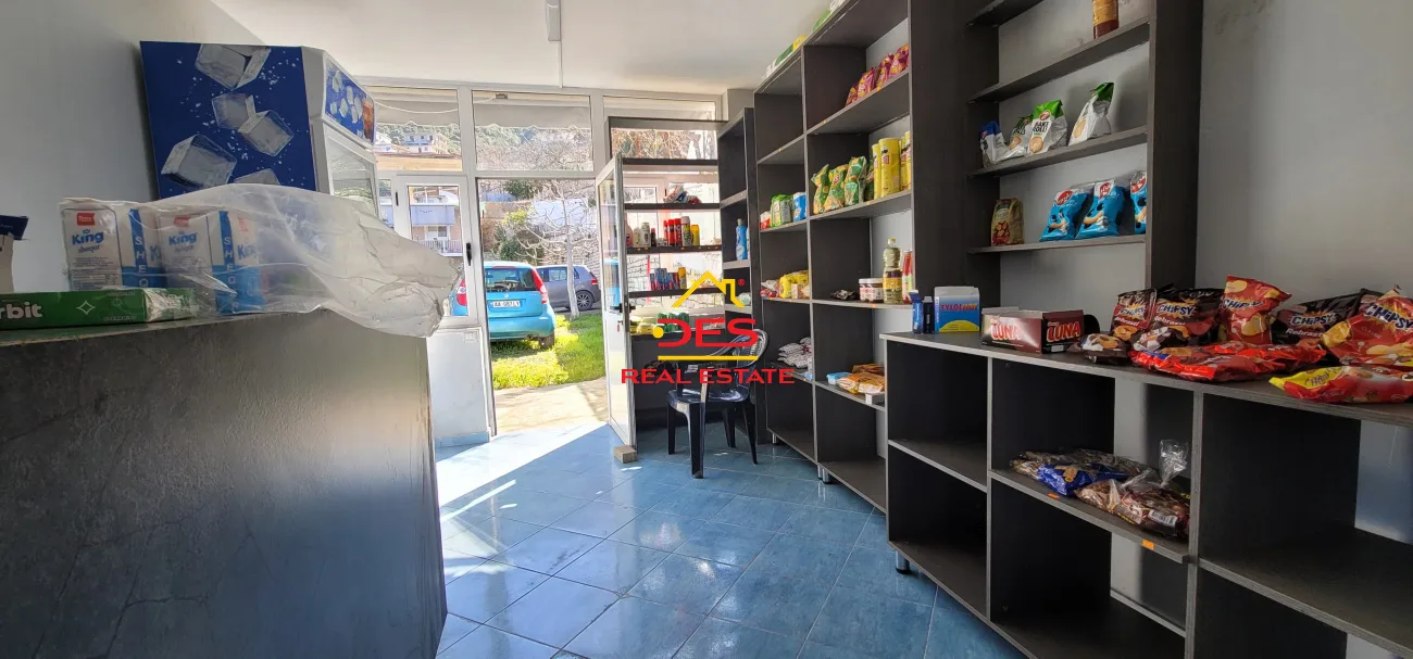 Jepen dhoma plazhi me qira në ujë të ftohtë + minimarket ,vlorë