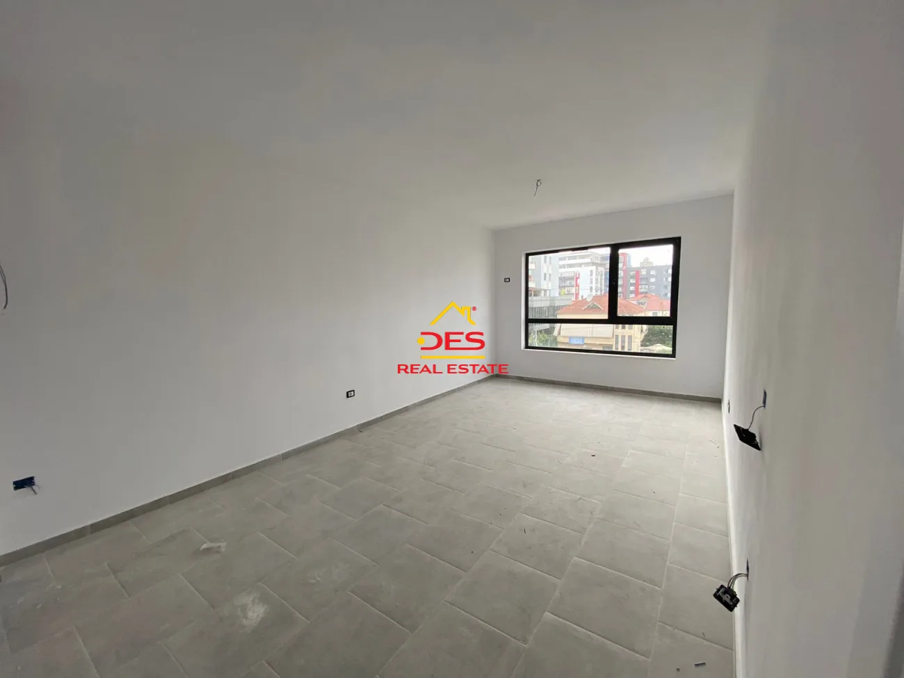 Shitet apartament 2+1, kamëz, tiranë