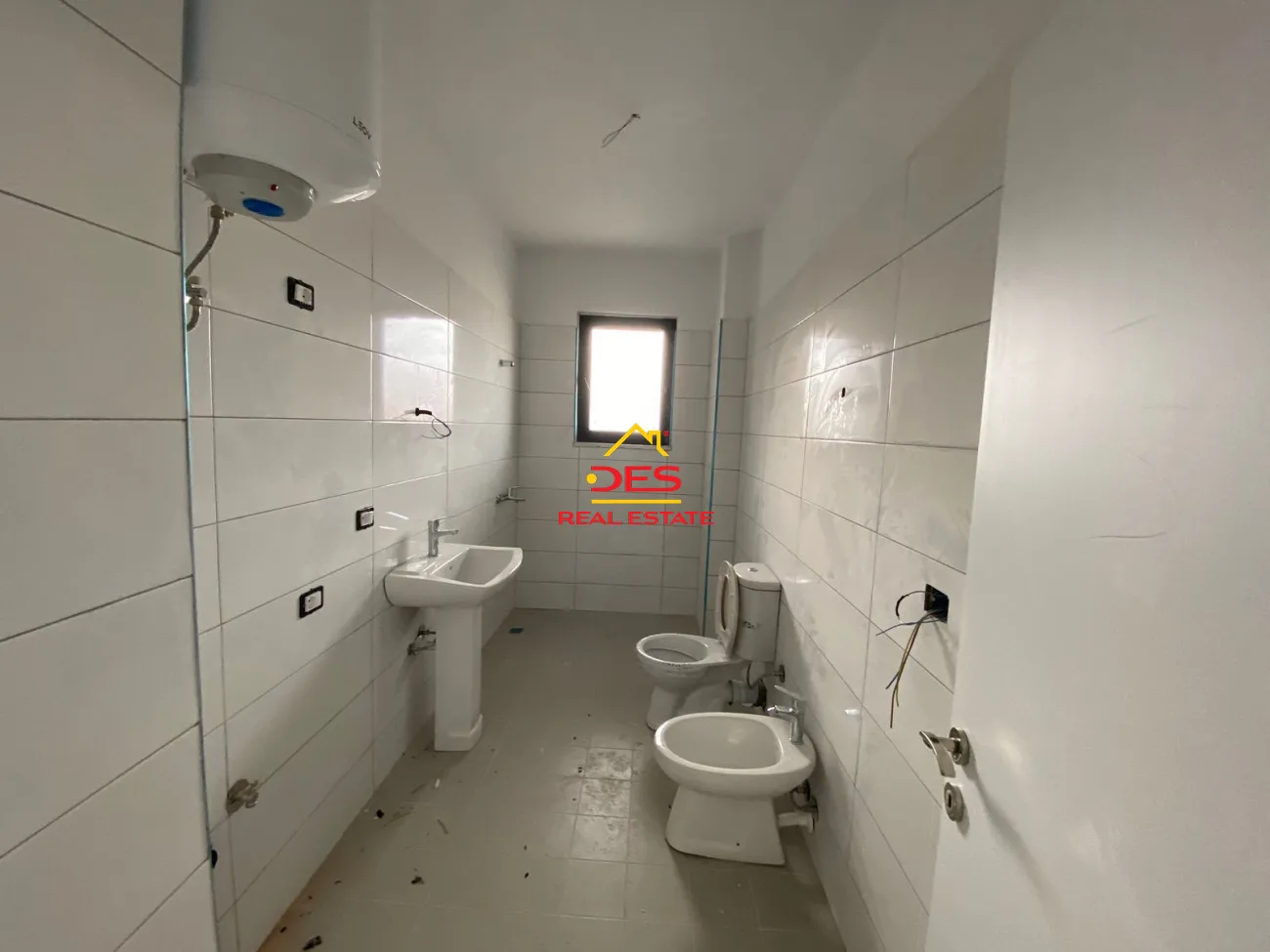 Shitet apartament 2+1, kamëz, tiranë