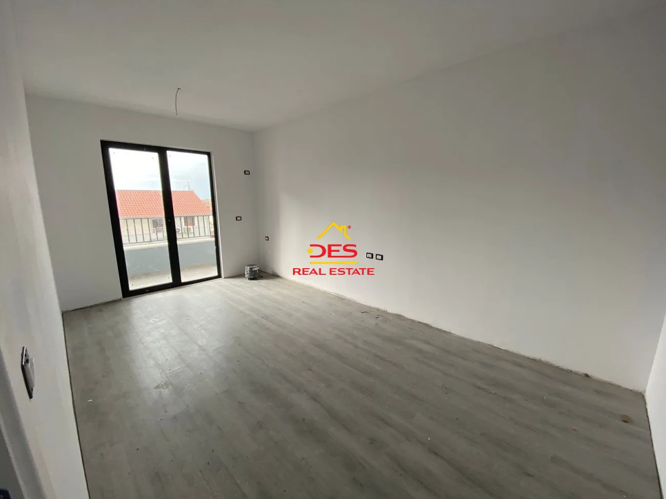 Shitet apartament 2+1, kamëz, tiranë