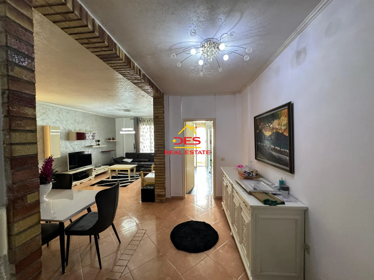 Jepet me qira apartament 2+1 në skelë përball stadiumit flamurtari.