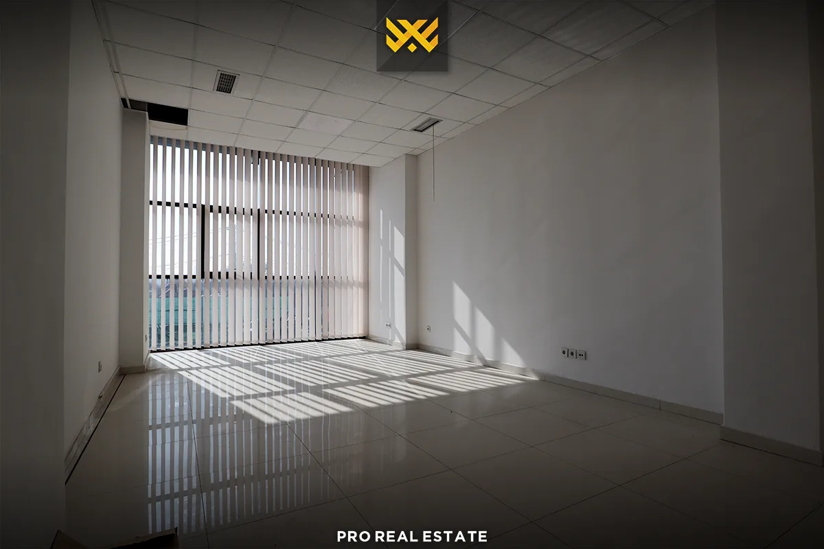 Objekt - Zyrë 1200m² me #QIRA në Fushë Kosovë.