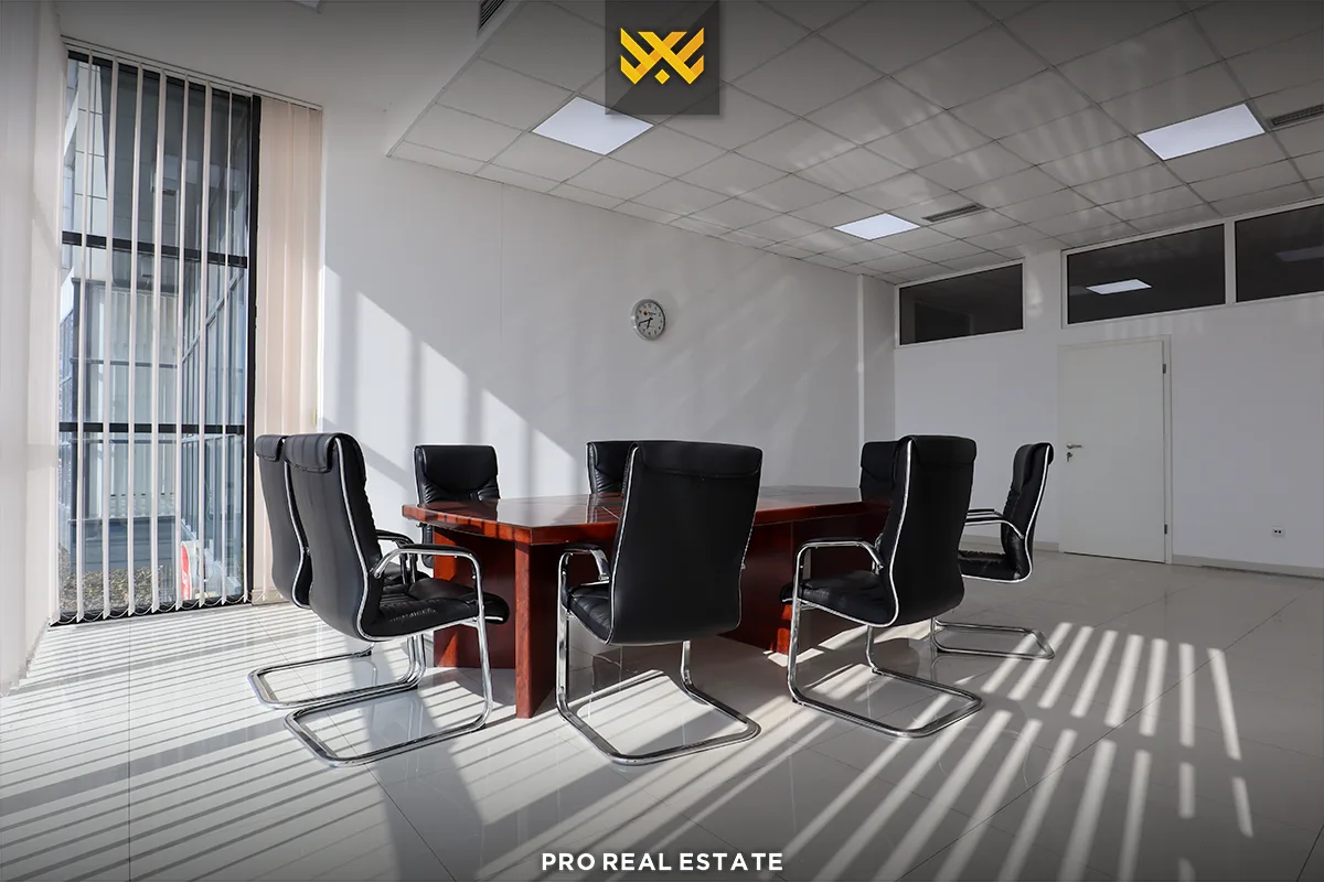 Objekt - Zyrë 1200m² me #QIRA në Fushë Kosovë.