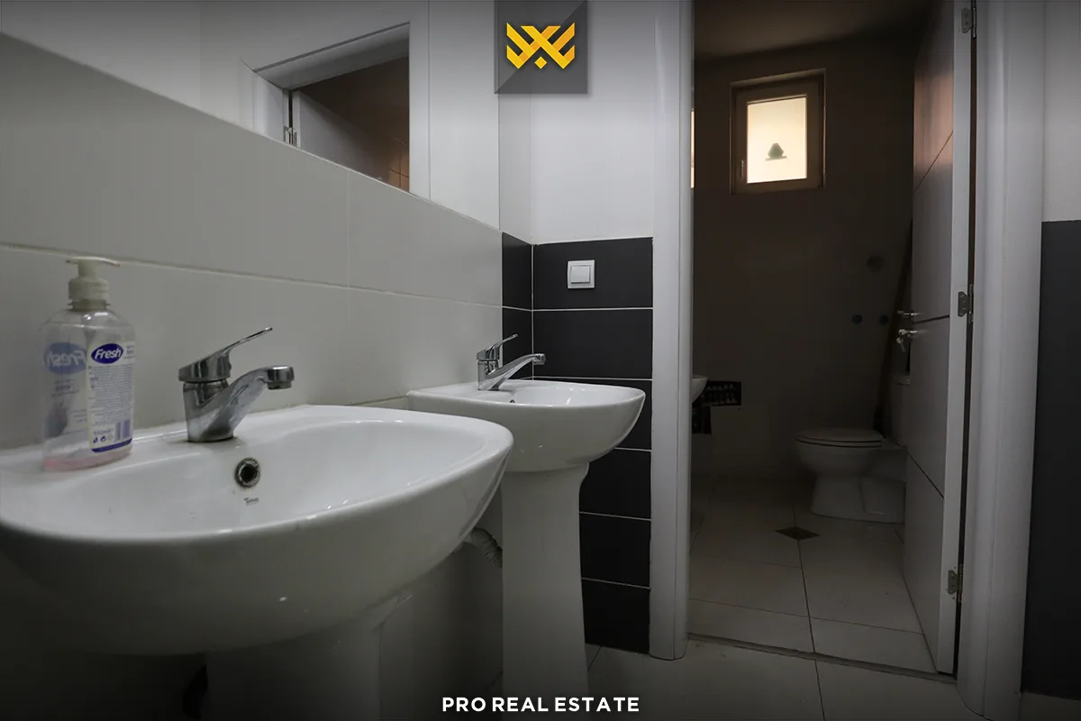 Objekt - Zyrë 1200m² me #QIRA në Fushë Kosovë.