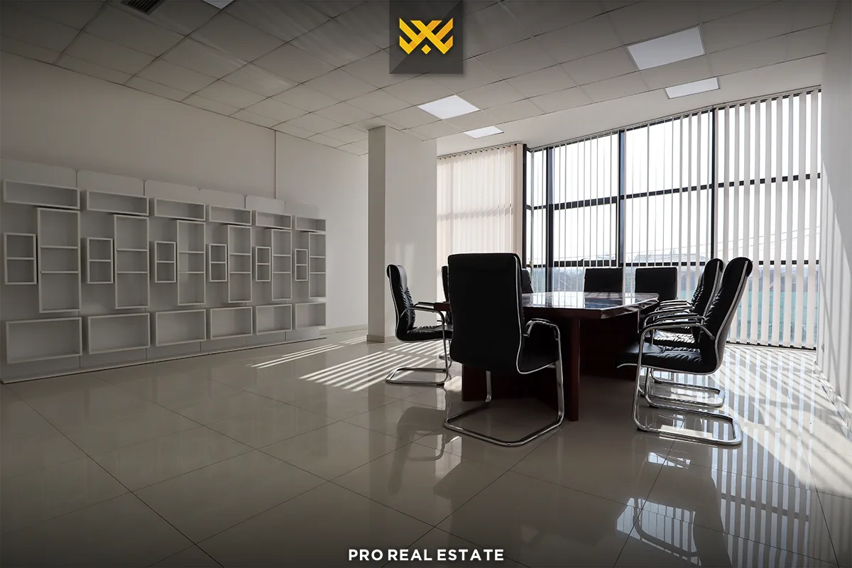 Objekt - Zyrë 1200m² me #QIRA në Fushë Kosovë.