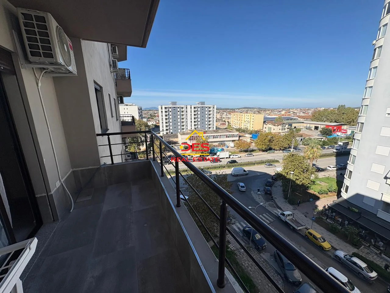 Jepet me qira apartament luksoz 2+1 te shtëpia e oficerave , vlorë