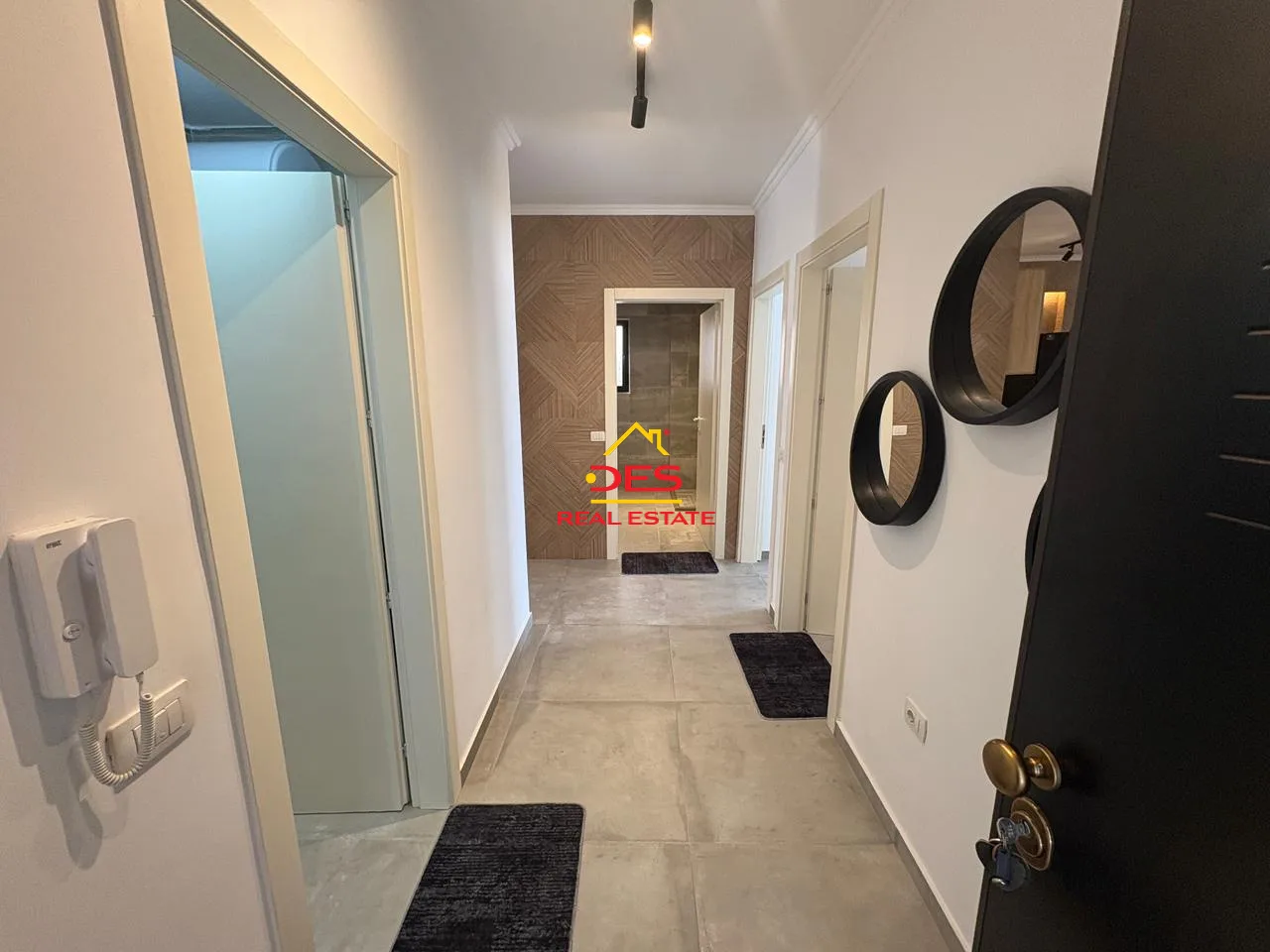 Jepet me qira apartament luksoz 2+1 te shtëpia e oficerave , vlorë