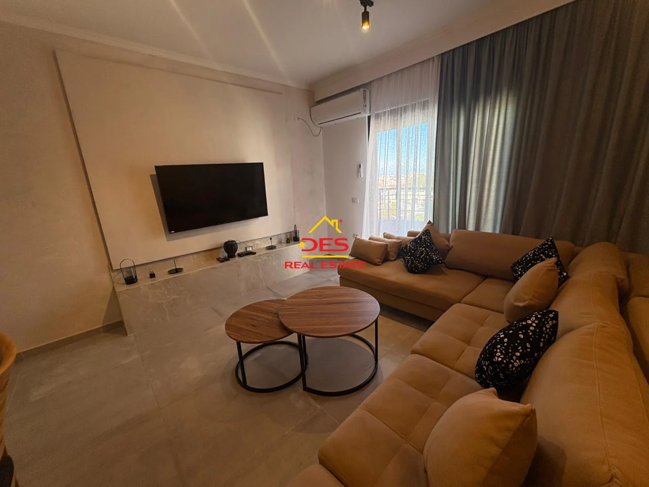 Jepet me qira apartament luksoz 2+1 te shtëpia e oficerave , vlorë