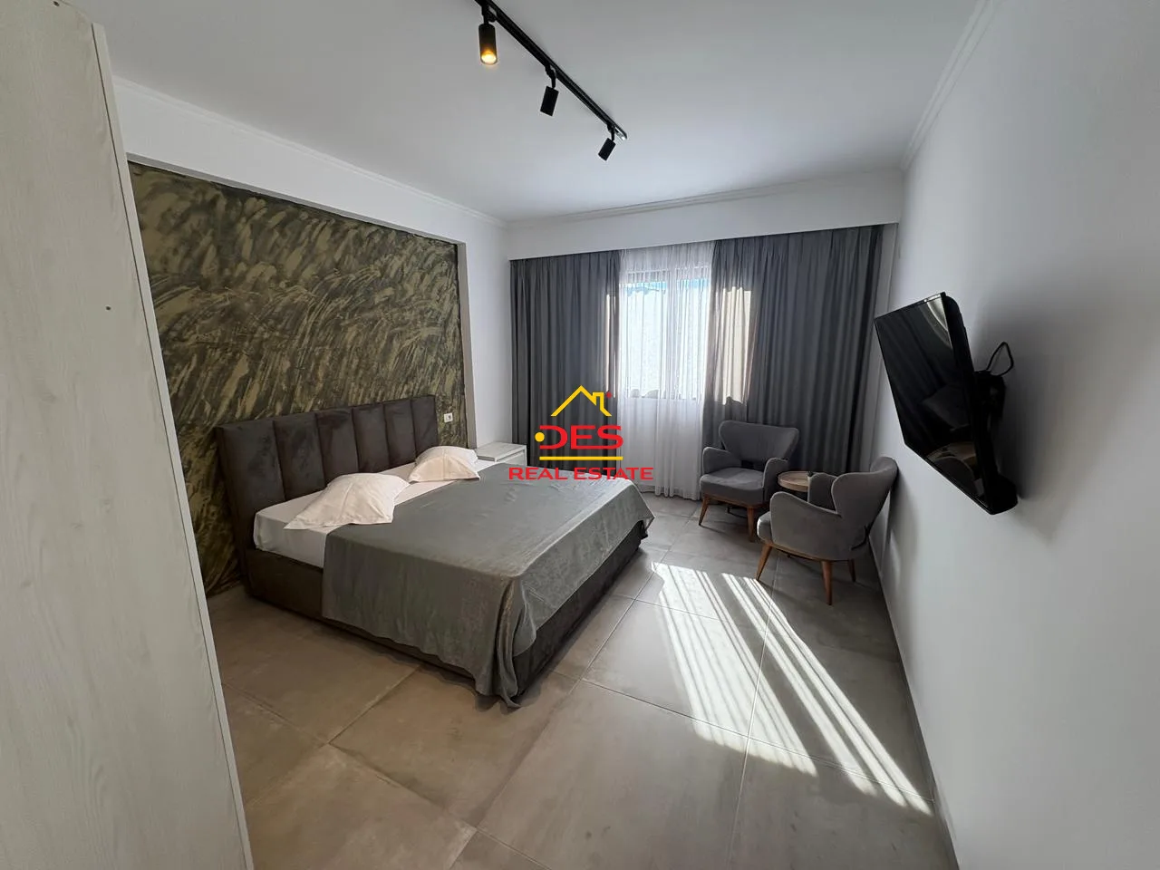 Jepet me qira apartament luksoz 2+1 te shtëpia e oficerave , vlorë
