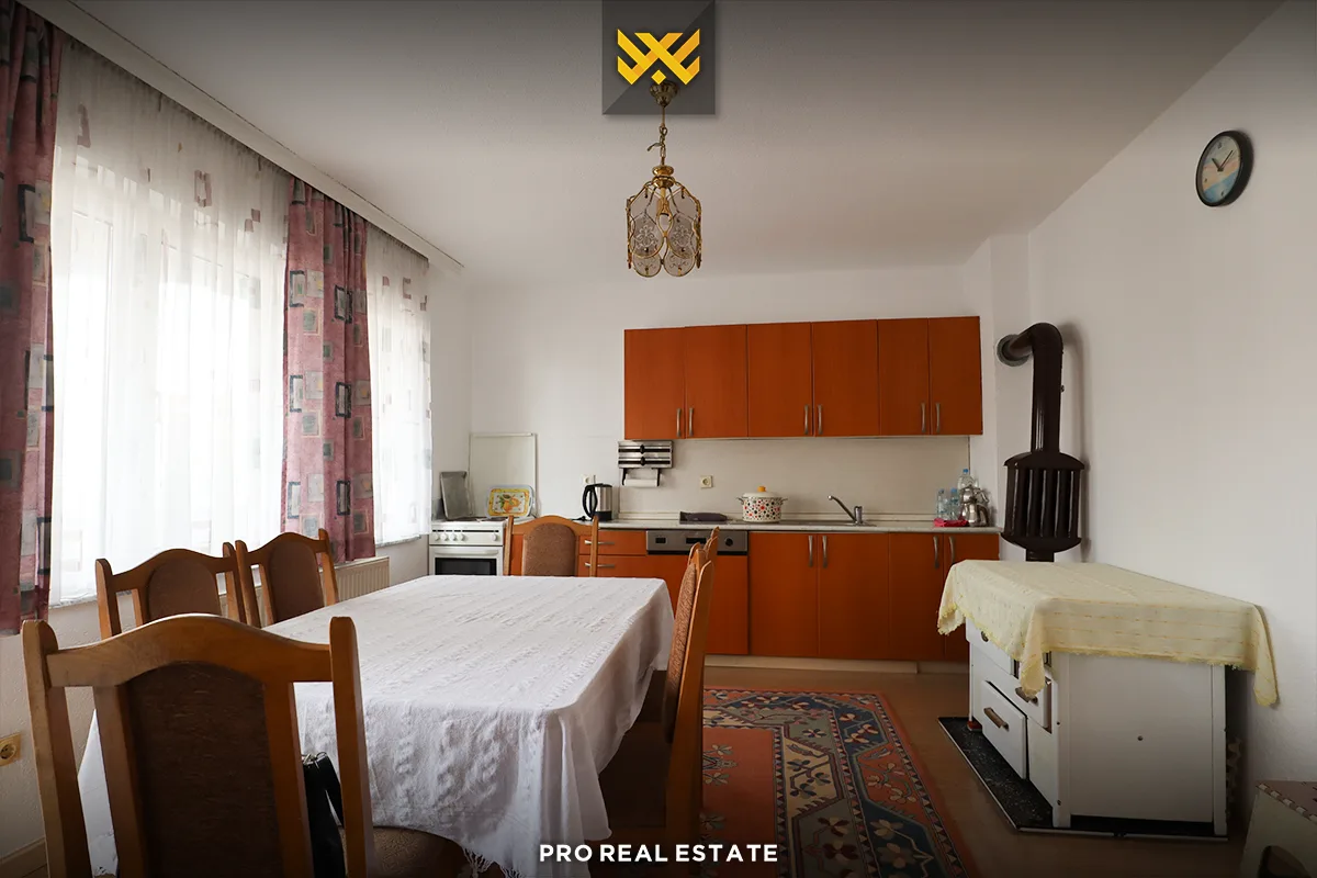 Shtëpi 700m² në #SHITJE në Medrese.