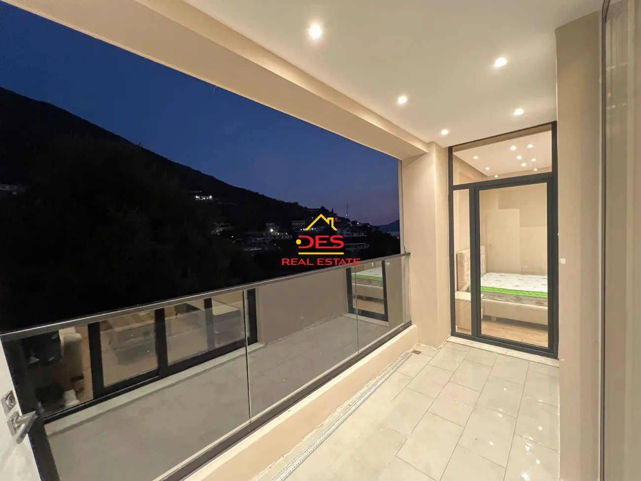 Jepet me qira apartament 1+1 pranë vilave qeveritare, uji i ftohtë, vlorë