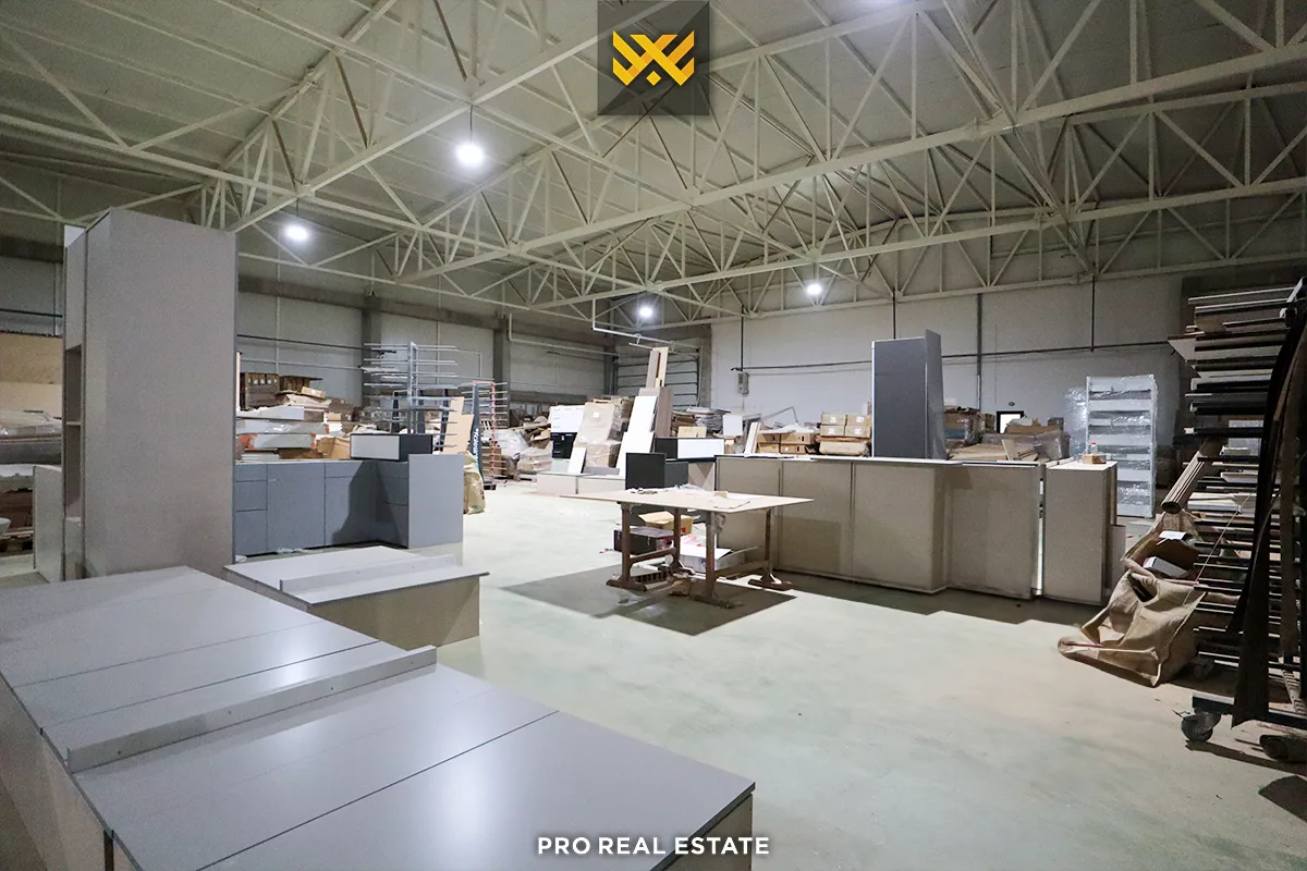 Depo 1350 dhe Zyrë 150m² me #QIRA në Suhadoll