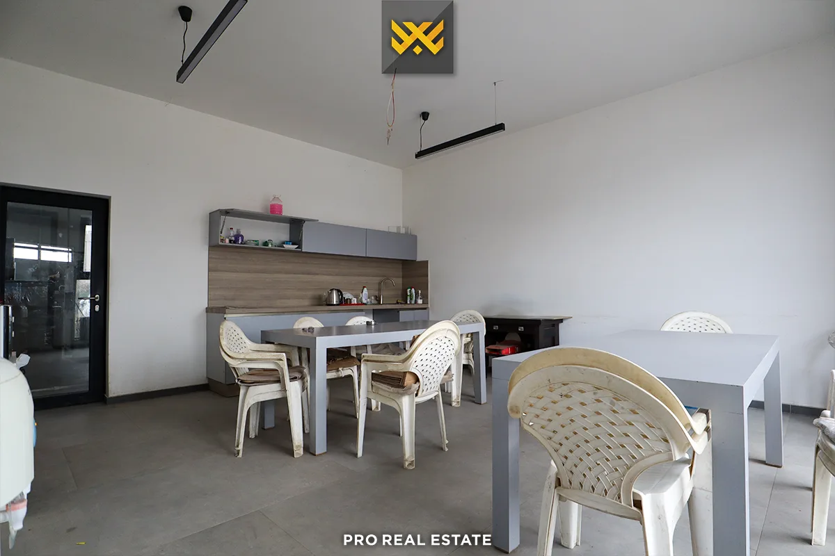 Depo 1350 dhe Zyrë 150m² me #QIRA në Suhadoll