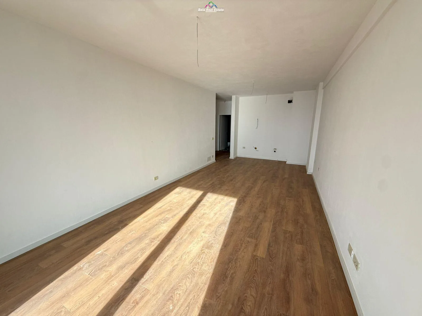 Zyre Me Qera 3+1 Tek Mine Peza (ID BZ2769) Tirane