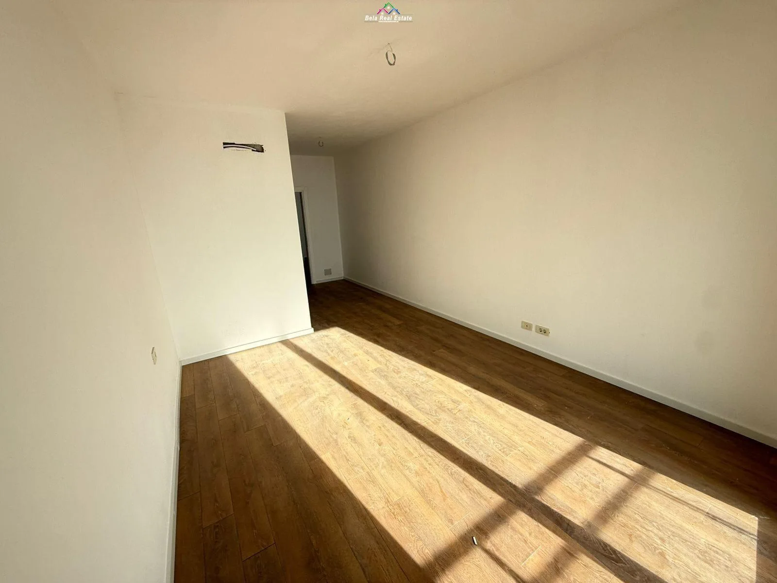 Zyre Me Qera 3+1 Tek Mine Peza (ID BZ2769) Tirane