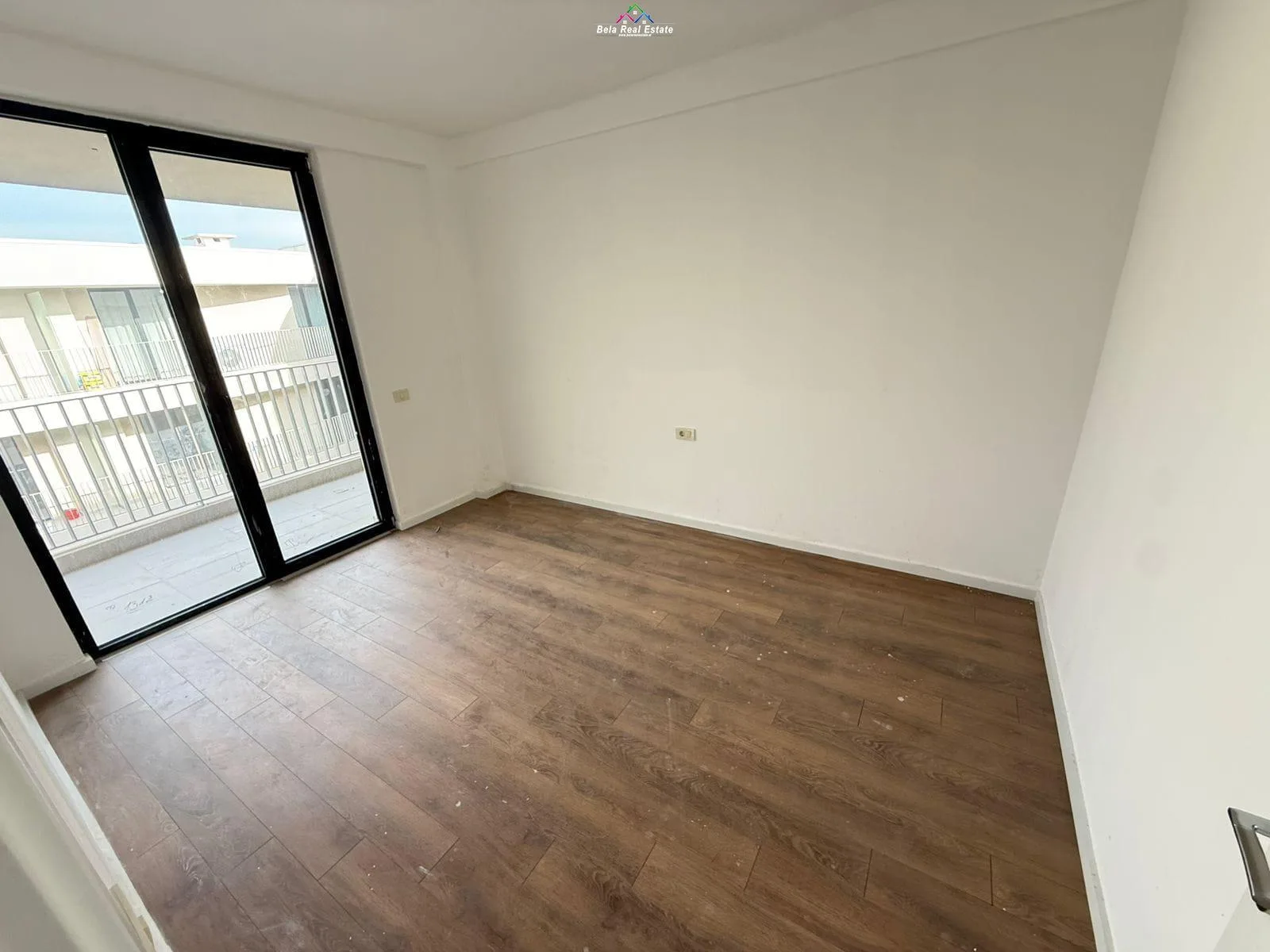 Zyre Me Qera 3+1 Tek Mine Peza (ID BZ2769) Tirane