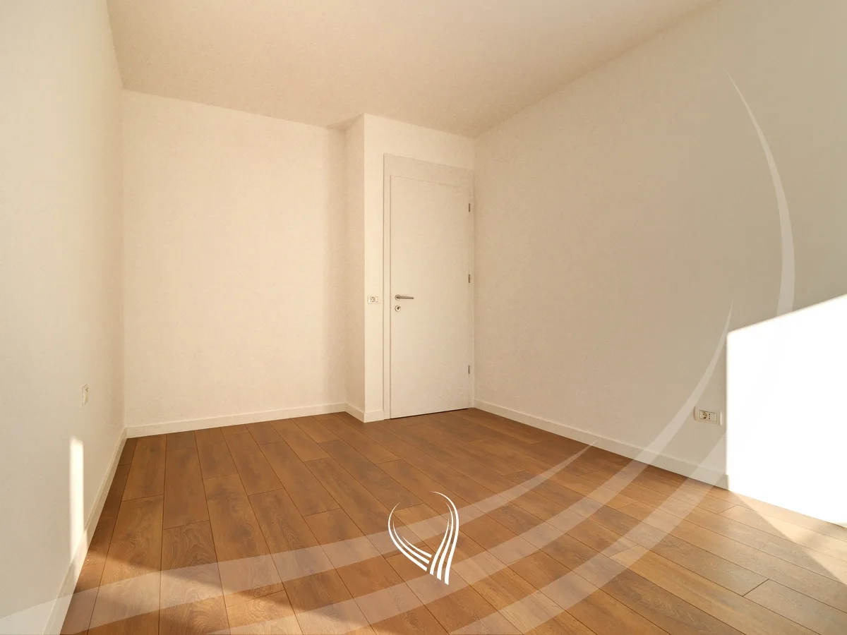 Banesë me 3 dhoma gjumi në shitje në lagjen Mati 1